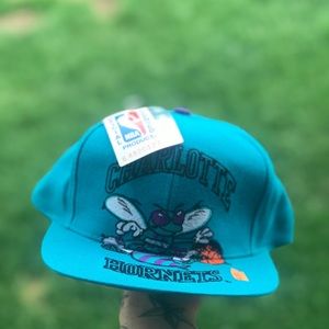 Vintage charlotte hornets snapback